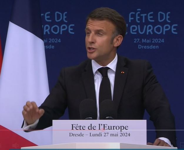#Macron
Es gibt eine Konstante:
Die deutsch-französische Freundschaft ist eine Konstante!
Eine großartige Europa-Rede von Emmanuel Macron in #Dresden
Zweisprachig auf Deutsch und Französisch😍