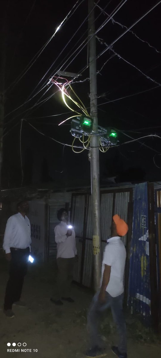 The agile #KPDCL staff of #ESD 📍 Baramulla 2 is out in the night manning the streets to look out for any attempt by consumers to use power unauthorizedly: Er. Mohammad Shafi Khan, SDO.
@diprjk @OfficeOfLGJandK @MinOfPower @DCBaramulla