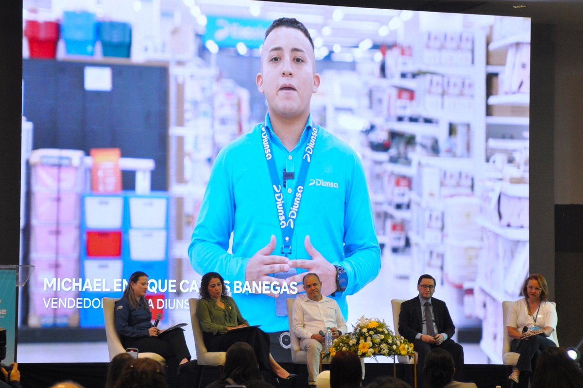 enter504's tweet photo. #Empresarial Diunsa impulsa la inclusión laboral durante la Semana de la Sostenibilidad de FUNDAHRSE #Diunsa #SemanaSostenibilidad #InclusionLaboral #FUNDAHRSE #Honduras
👉 https://t.co/eW1NTF8ZzI https://t.co/XT809JgXQy