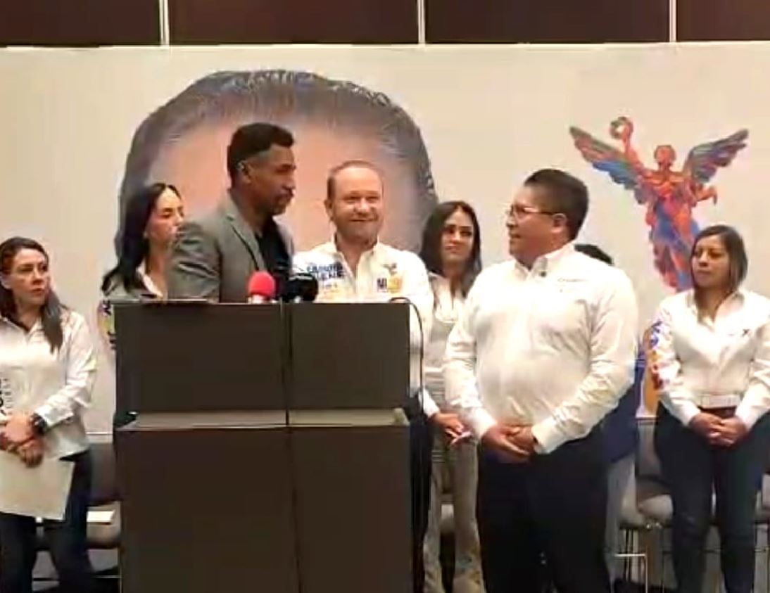 Xochimilco_MX's tweet image. Adrián Chávez, ex candidato de MC, se suma a equipo de Gabriel del Monte en #Xochimilco
“La Alianza PRI, PAN, PRD, ha generado una gran empatía, no solo con la ciudadanía sino también con otros candidatos”, afirma Del Monte. @GamoMonte  #America
infoanahuac.blogspot.com/2024/05/adrian…