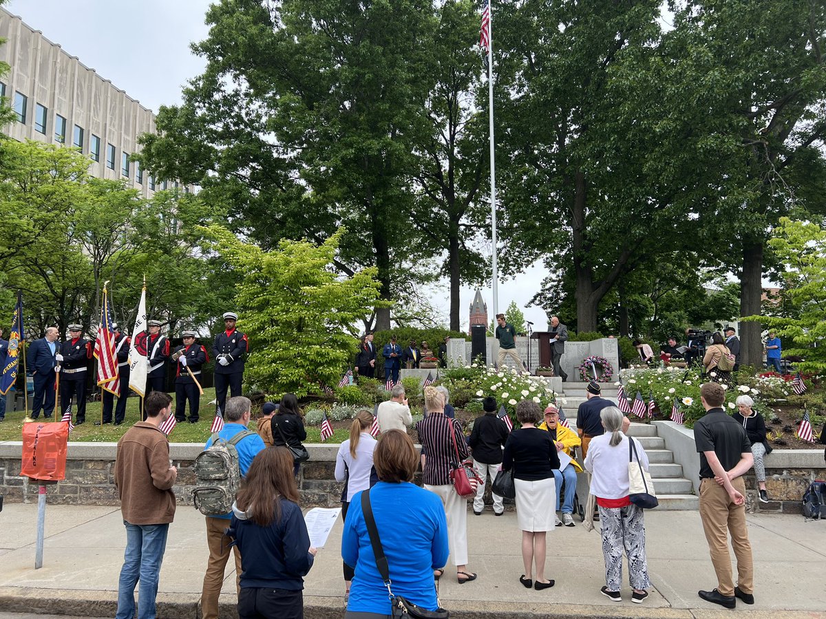 PaulJWarren's tweet photo. Memorial Day Brookline.  We honor and remember the service men and women who served when they were called, some making the ultimate sacrifice to protect our freedoms. https://t.co/4EbCDz1KeU