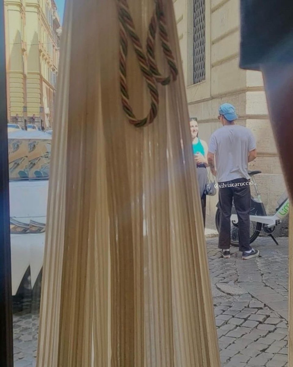 sweetstylesbr's tweet photo. 📸| Harry encontrando fãs em Roma, recentemente.

via silviacaruccio_ https://t.co/PYW8XsbS12