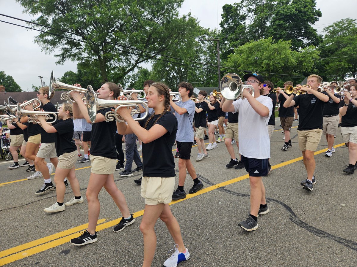 WMom2024's tweet photo. The 2024 Walled Lake Memorial Day Parade featuring the Marching Knights, Vikings and Warriors! 
🤎🖤+💙💛+💙🤍
@WalledLkSchools 
@WLWWARRIORS
@WLCentralHS 
@WLNKnights https://t.co/ZeIMyeY45v