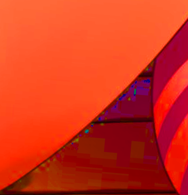 PLVtuberSlander's tweet photo. Losowe ciemne linie przy włosach, nierealna drewniana podstawka, różnice w renderowaniu dosłownie wszystkiego, niekonsekwentne cieniowanie, idiotyczne błędy w anatomii i zwyczajna niewiedza na jej temat.
1/? https://t.co/nd0Y4zDQu9
