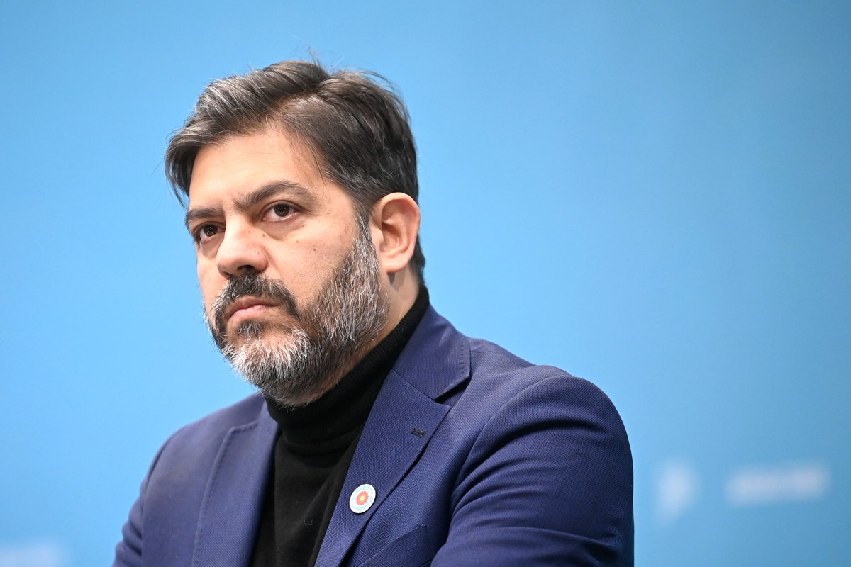 Los ministros <a href="/Carli_Bianco/">Carli Bianco</a>, <a href="/CostaAugusto9/">Augusto Costa</a> y el presidente del <a href="/bancoprovincia/">Banco Provincia</a>, <a href="/JCuattromo/">Juan Cuattromo</a>, anunciaron en conferencia nuevas medidas de incentivo a la producción y el consumo para sostener la actividad económica en la provincia.

Para seguir acompañando a las familias