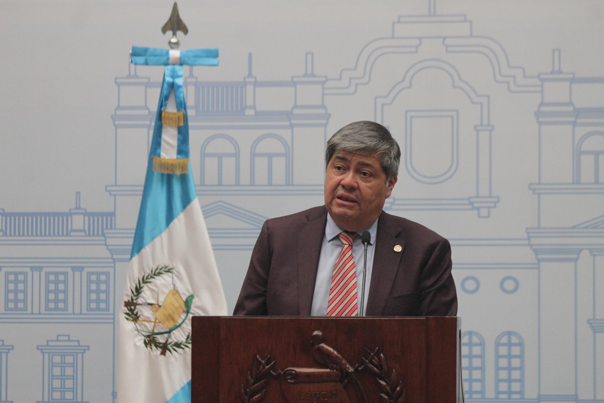 #AhoraLH | El ministro Jiménez reafirmó que Farruko Pop, por su cuenta, viajó de Cobán hasta la ciudad capital, y una vez acá tomó un taxi rotativo y un mototaxi para llegar a la colonia El Limón, zona 18. ✍️: Diego Guzmán/LH 📷: José Orozco/LH