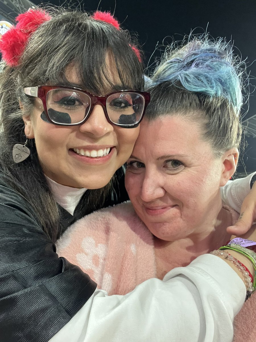 Happy Birthday to one of the kindest souls in the world @carlajonas I'm so thankful I met you 3 1/2 Years ago. I'm so happy you always feel so much love from everyone because of all the love and kindness you give to others,including me. Have the most amazing YOU day ❤️ you girl!
