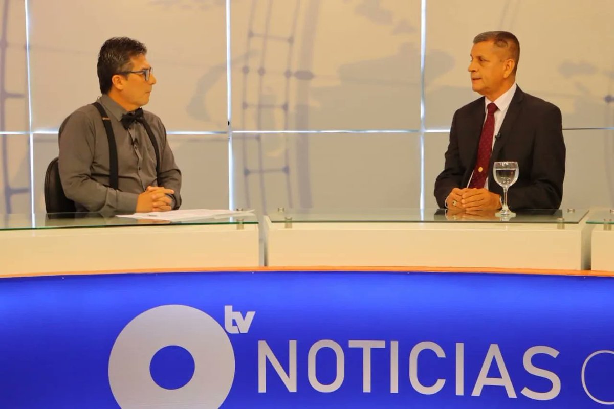 GoberManabi's tweet photo. En entrevista por @oromartv sobre seguridad en la provincia: 

"El presidente Daniel Noboa esta empeñado en devolver la paz a la provincia y al país, pero esto es un proceso que hay que saber manejar estratégicamente con las fuerzas del orden y sus unidades de inteligencia". https://t.co/8dEANcKhoZ