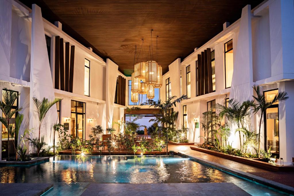 La Maison Palmier Abidjan, a Member of Design Hotels😀
traveldestinationguidetv.blogspot.com/2024/05/la-mai…👍
*
*
#abidjan #cotedivoire #mp_traveldestination #mp_cotedivoire #team #africa #senegal #mali #ivorycoast #afrique #cameroun #ivoirienne #cocody #dakar #babi #france #congo #abidjanbynight #paris #a✴️