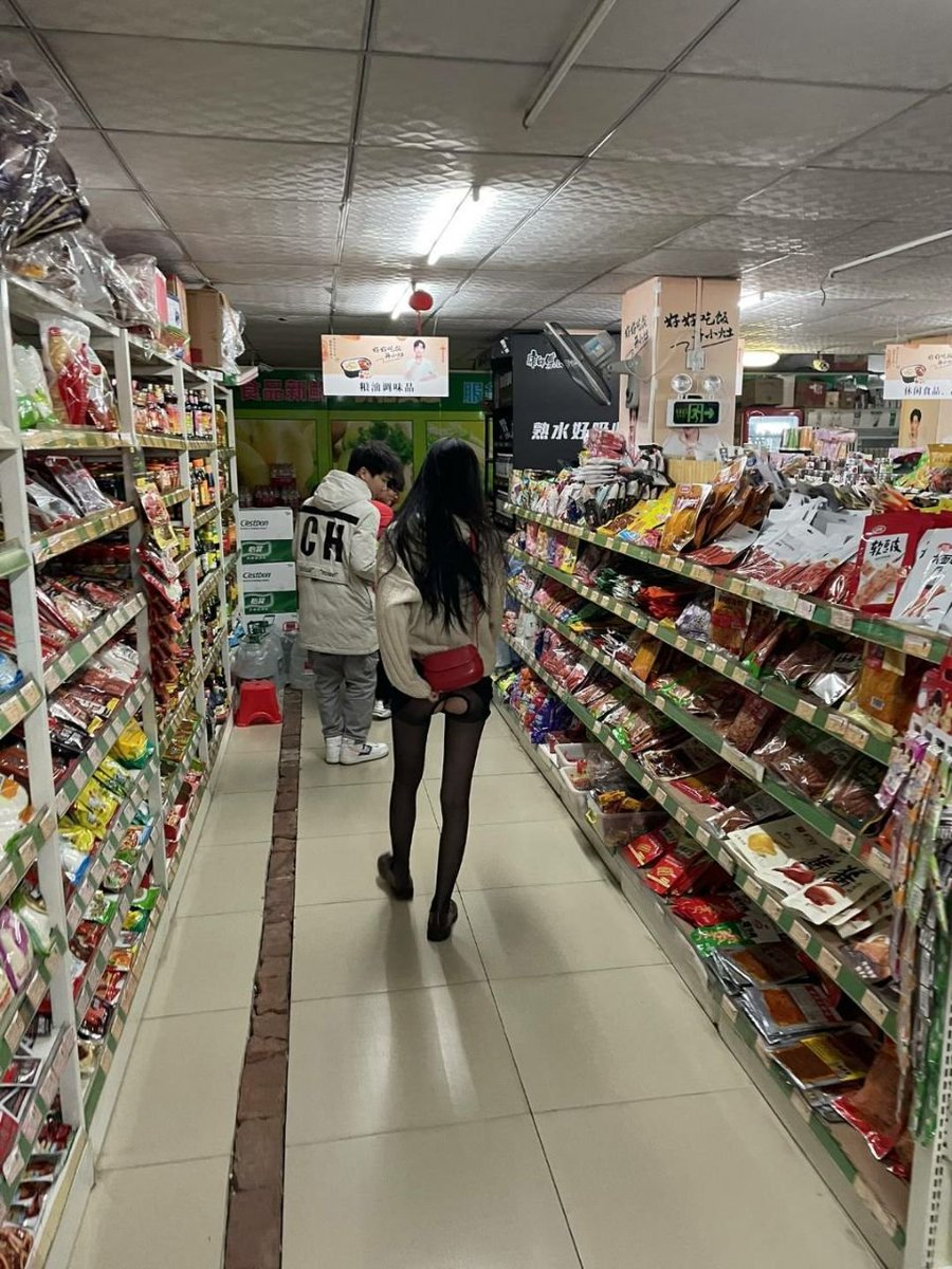 NidalC56807's tweet photo. 开档黑丝超市露出，人前露出嫩逼，小皮鞋里灌满精液🥵 https://t.co/NdW70TMPPY