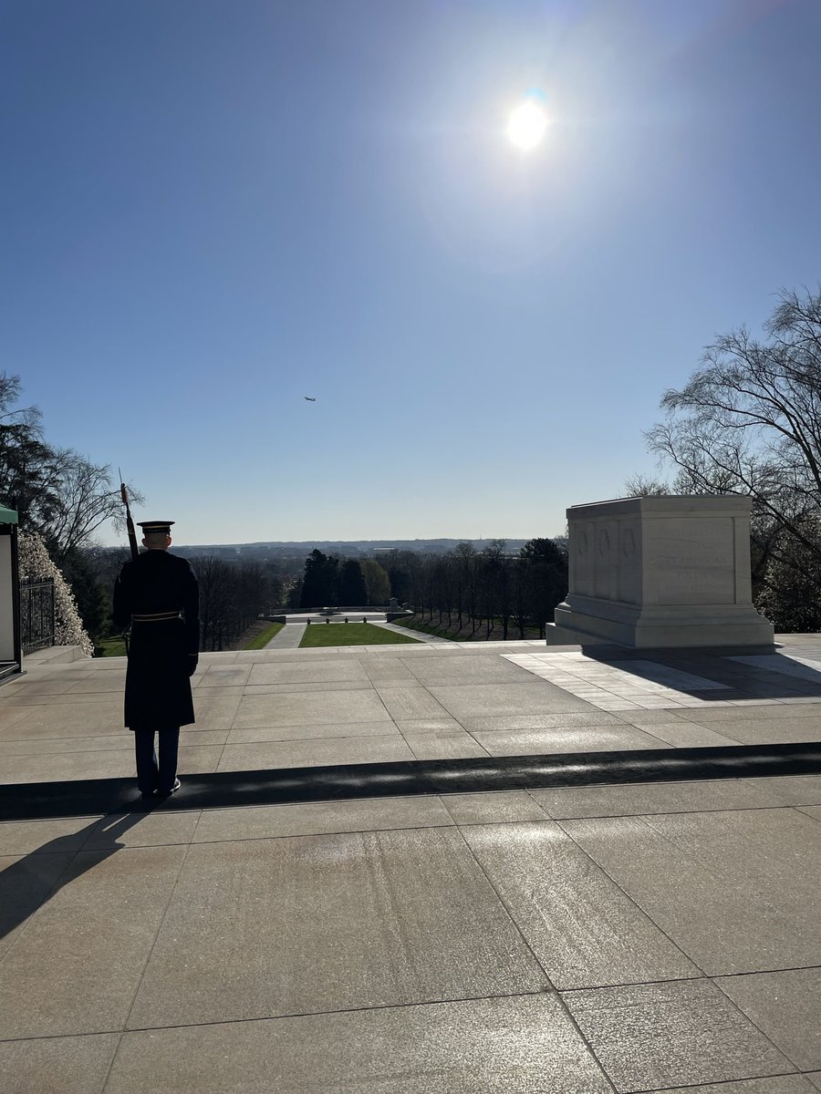 SamErger's tweet photo. My first visit to Arlington last March.  It was extremely moving. I lost it when the bugles played. As you enjoy the day with family and friends, take a moment to remember those who gave the ultimate sacrifice. https://t.co/pQkS3i0WUX