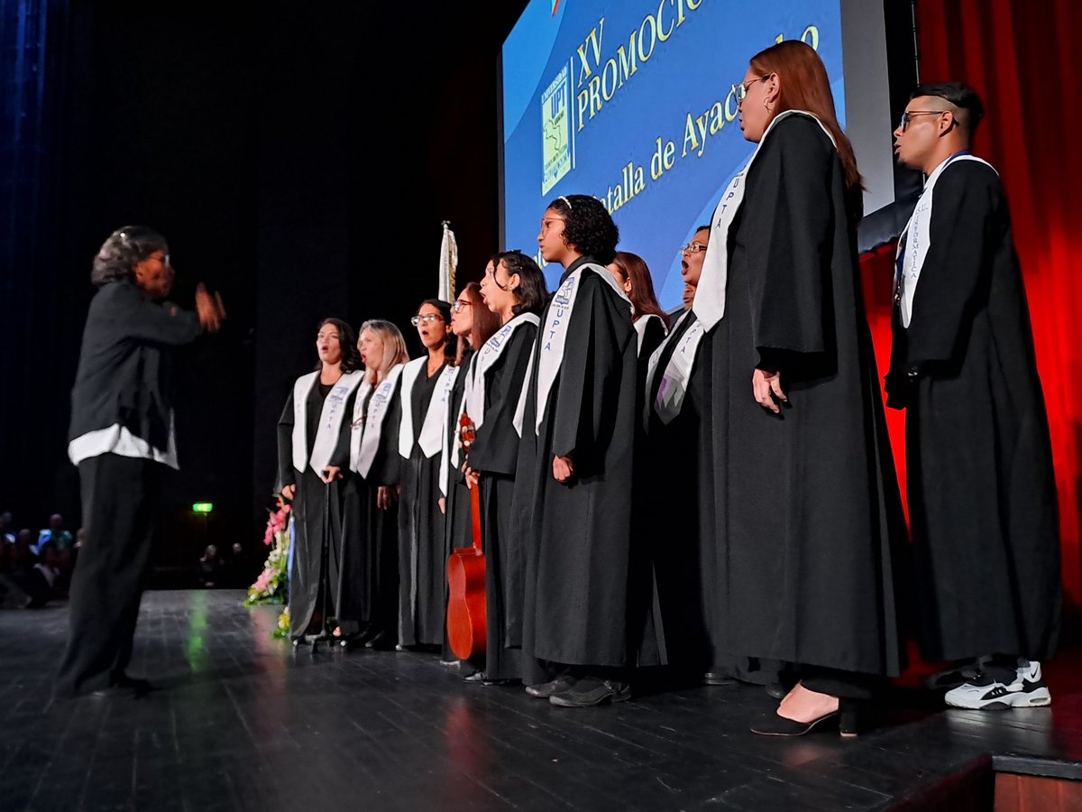 uptasocial's tweet photo. Con las gloriosas notas del Himno Nacional Coral de la @UPTAragua da inicio a II Acto de Graduación XV Promoción Bicentenario de Ayacucho 2024 #Aragua #Educacion #27mayo @NicolasMaduro @MPPEU_Ve @arbolve @BettysMunoz https://t.co/hlGITe0Zhc