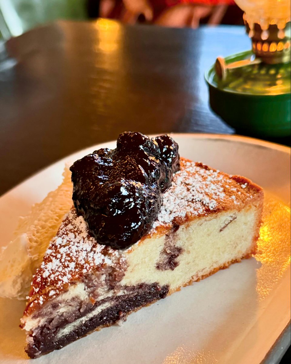 VisitSYV's tweet image. We hear you shouldn't skip the fried cauliflower at The Inn at Mattei's Tavern, Auberge Resorts Collection, a historic inn and eatery that's been getting rave reviews since its restoration and reopening last year. bit.ly/3rDEzLJ

📸: conejo_nate1911