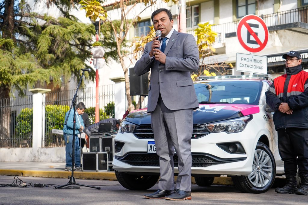 Milibianchi33's tweet image. En Las Heras se presentaron 25 nuevos vehículos para la Guardia Urbana Municipal. 

Siendo la seguridad un eje fundamental para la gestión, a través de estos móviles habrá más presencia de preventores en barrios y distritos además de reforzar el trabajo de la Policía de Mendoza.