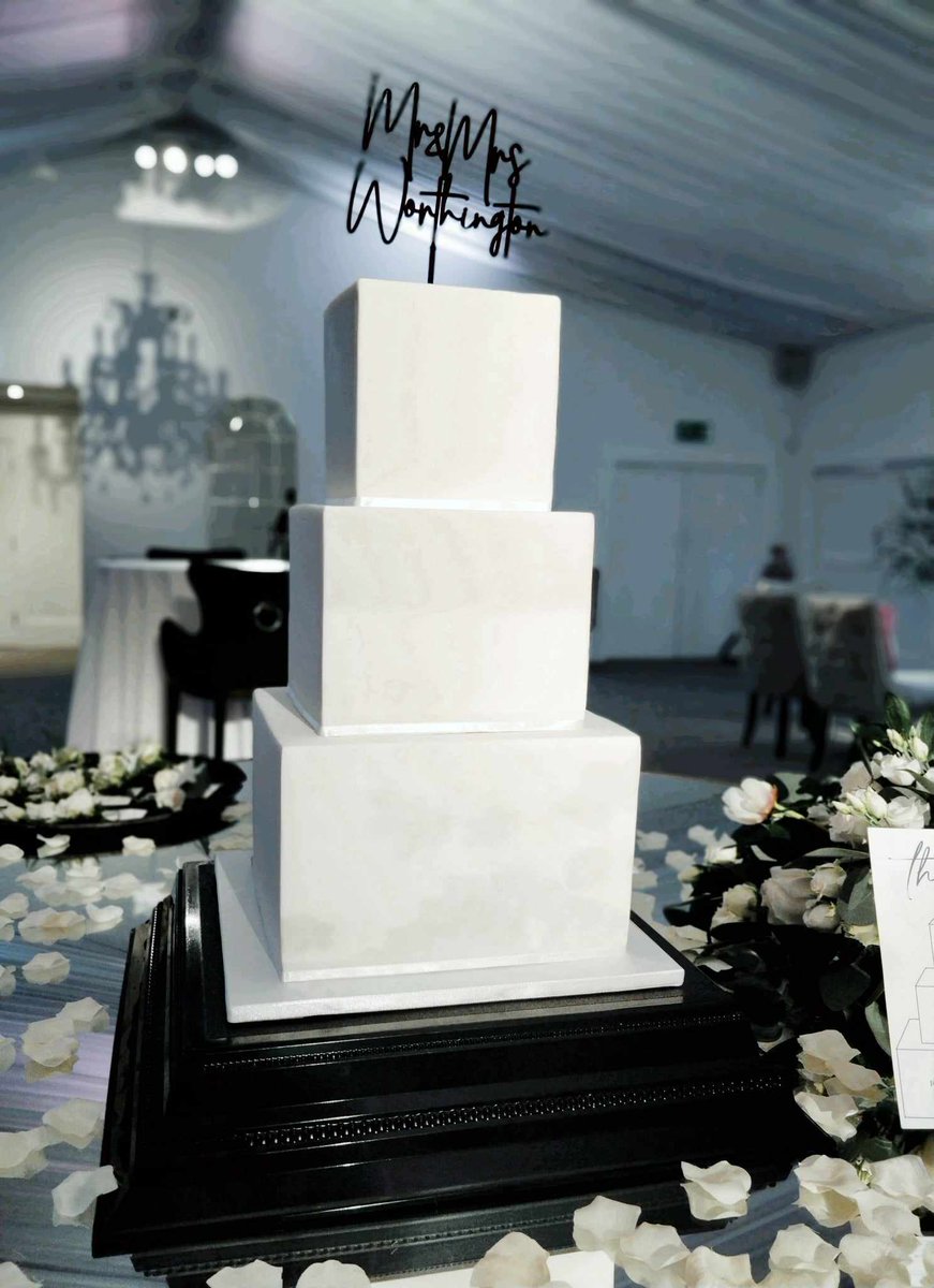 Nina's Cake Cabin tweet media