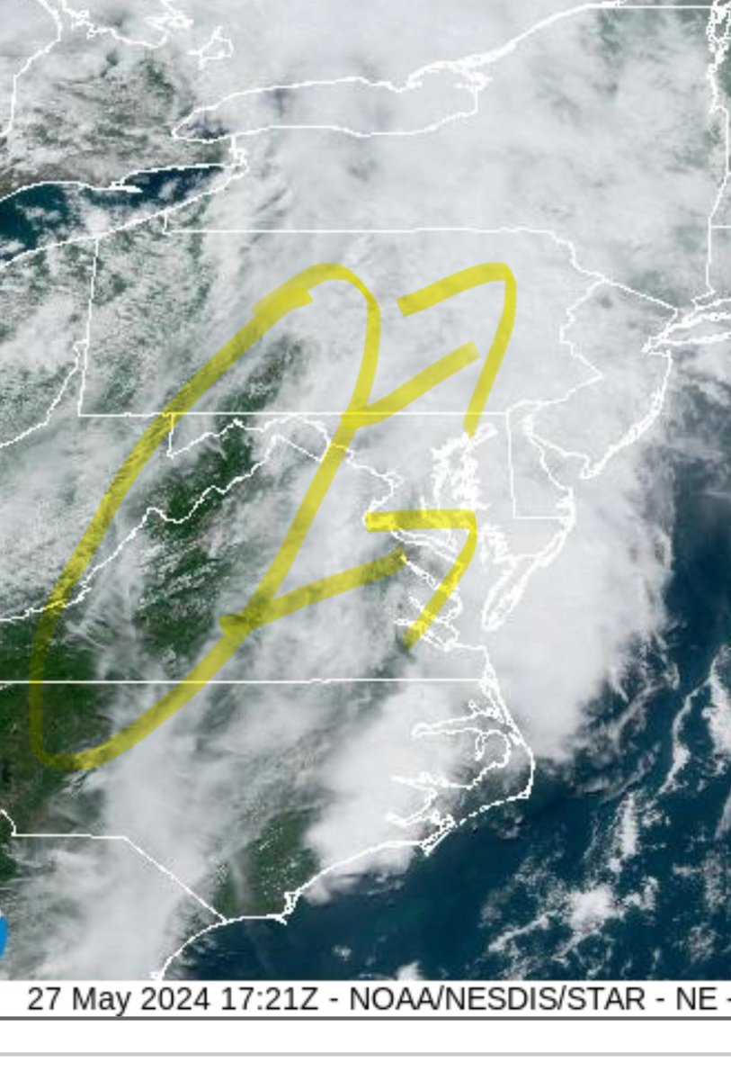 AaronS019's tweet photo. Severe threat for this afternoon seems pretty limited. A break in the clouds to the west is trying to push East. Sunshine would increase our severe storm potential for later this afternoon/evening. https://t.co/CsAmlqLVRk