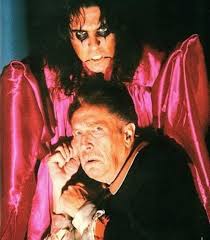Drednot73's tweet photo. @Ashy_slashee 🌞👹👴🙋‍♂️👴👹🌞 #VincentPrice also Provided His Voice for AliceCooper 's #TheBlackWidow and #DevilsFood on #WelcomeToMyNightmare (1975) 🌈👹👴🙋‍♂️👴👹🌈 https://t.co/5nKfmLCWNG