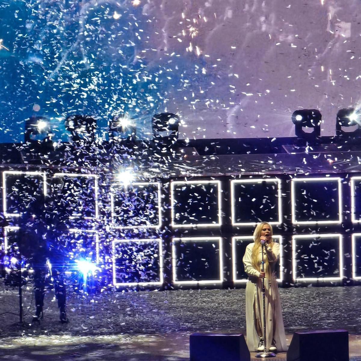 she was so amazing! greatest hits tour was a success, highly recommend, my inner middle school self was FANGIRLING 😋💞