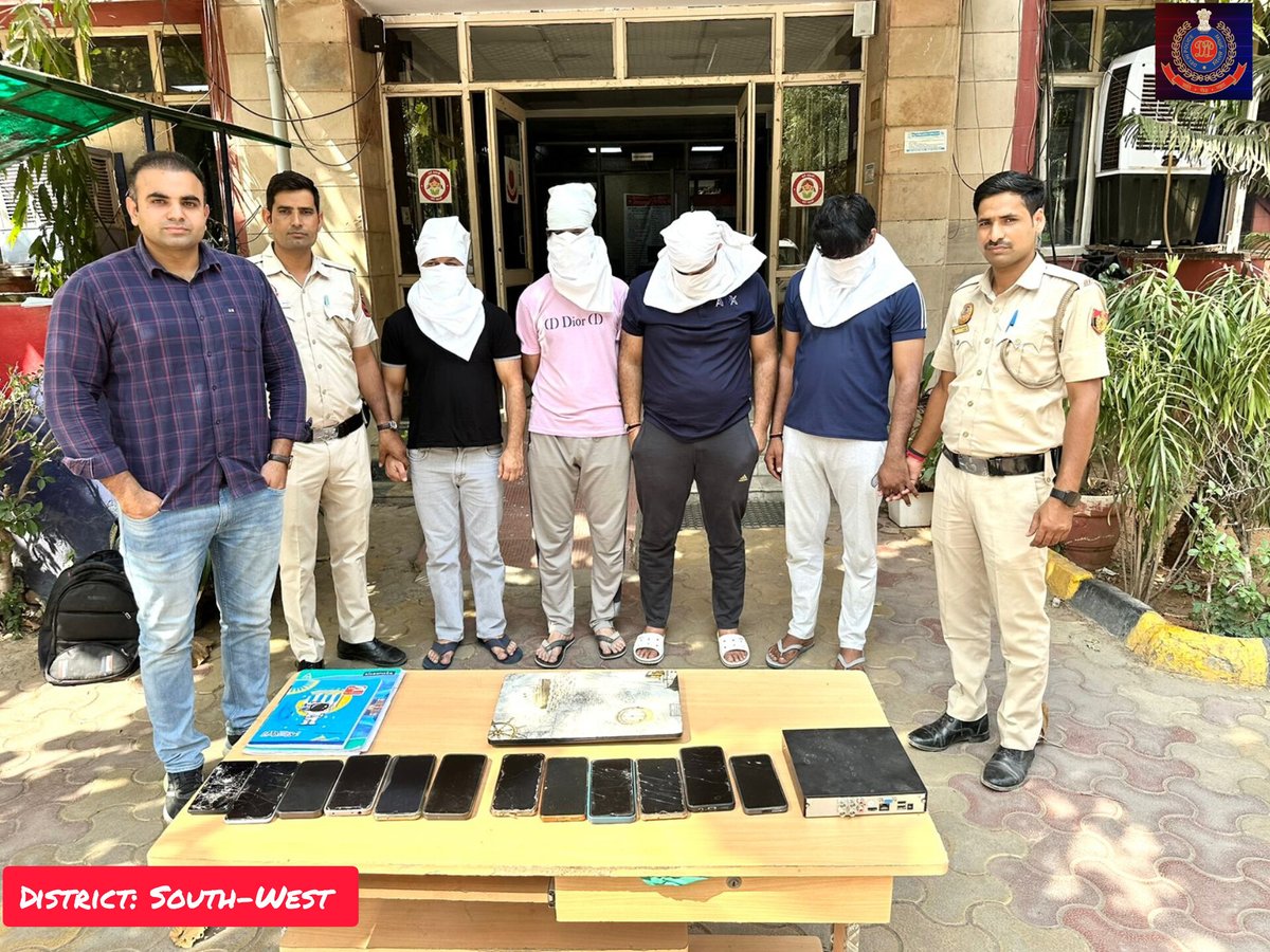 🚨 Online gambling racket busted by staff of PS VK South! 👮🏻Four gamblers alongwith the organizer arrested for betting on IPL final match. 📲 Recovery: 12 mobile phones, 1 laptop & 2 notebooks. 👏🏻Kudos to the team for great work! 👮🏻 #DelhiPoliceUpdates