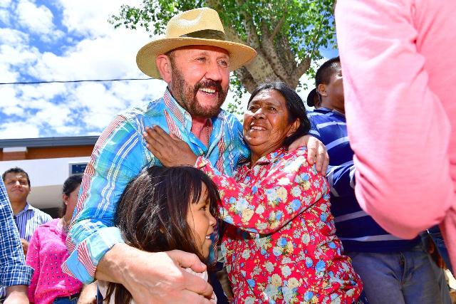 LuisGasulla's tweet photo. Hicieron candidatos a un matrimonio de asesinos 
Les dieron millones de pesos a un abusador de menores y lo encubrieron 
Gritan que lo del procesado Espinoza es una "operación" y amenazan a su víctima
Apretaron a las mujeres aborígenes en Formosa para que voten a Insfrán
Exigían favores sexuales por un plan en Chaco y en La Matanza también...
Se olvidaron de Lucio y sus derechos
Pero aún creen ser el amor, levantar la bandera del feminismo y de los derechos de los que menos tienen...