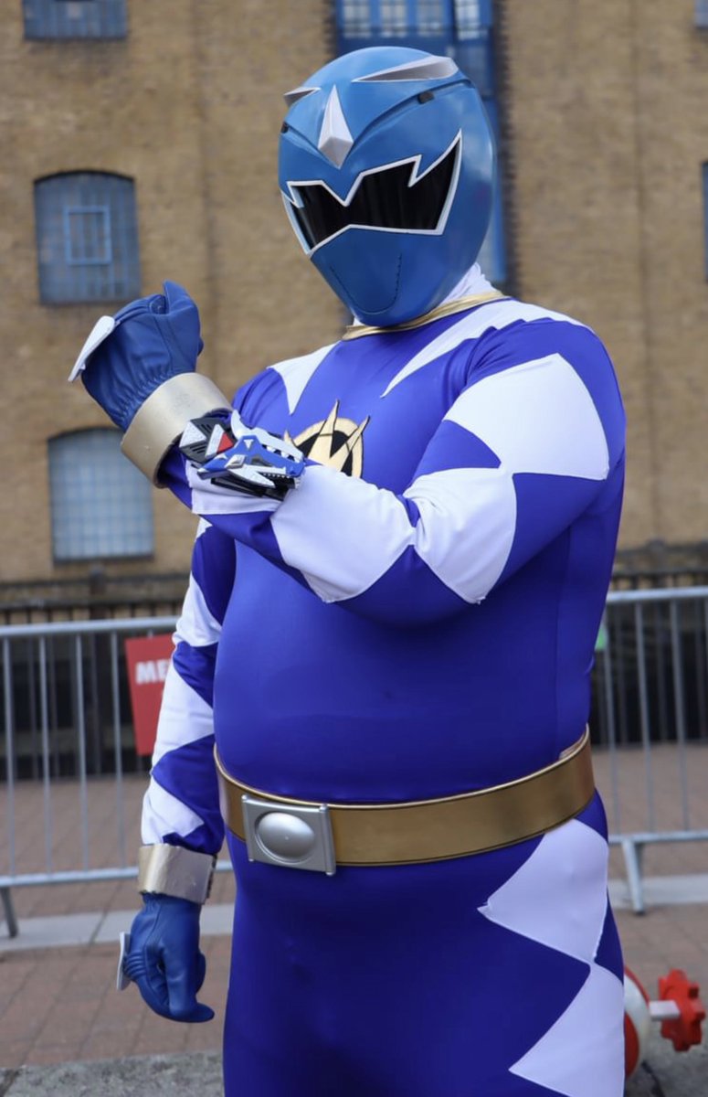 FGSBrit's tweet photo. My Dino Thunder Blue from May 25th #MCMComicCon London!!
Taken by @KezzachiVA
@TheKidKD @shotomita18
#mcmcomiccon #mcmldn #ukcosplay #powerrangers #dinothunder #abaranger #dinothunderblue #abareblue #アバレブルー https://t.co/QTotbGitRC