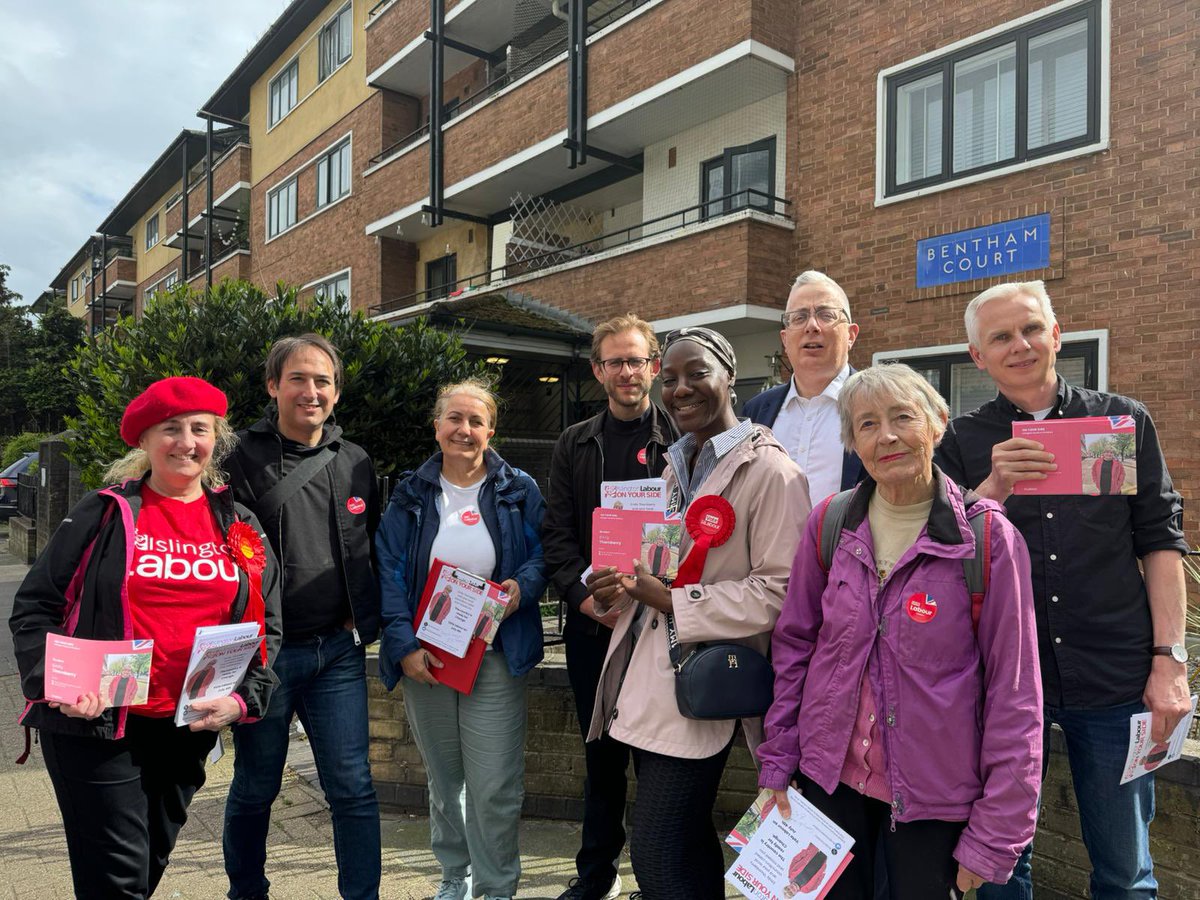 Here we go... Talking to neighbours in Bentham Court on a Bank Holiday canvass with De Beauvoir Ward #Canonbury #Debeauvoir #uklabour #Change #Labourdoorstep #Islington Vote @EmilyThornberry