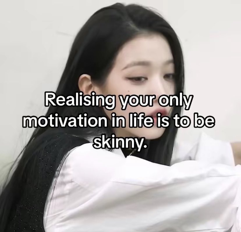 sophiaxinspo27's tweet photo. it’s low key sad lol i have no motivation i don’t know what i want to do in the future nothing https://t.co/WoM0rs93zu