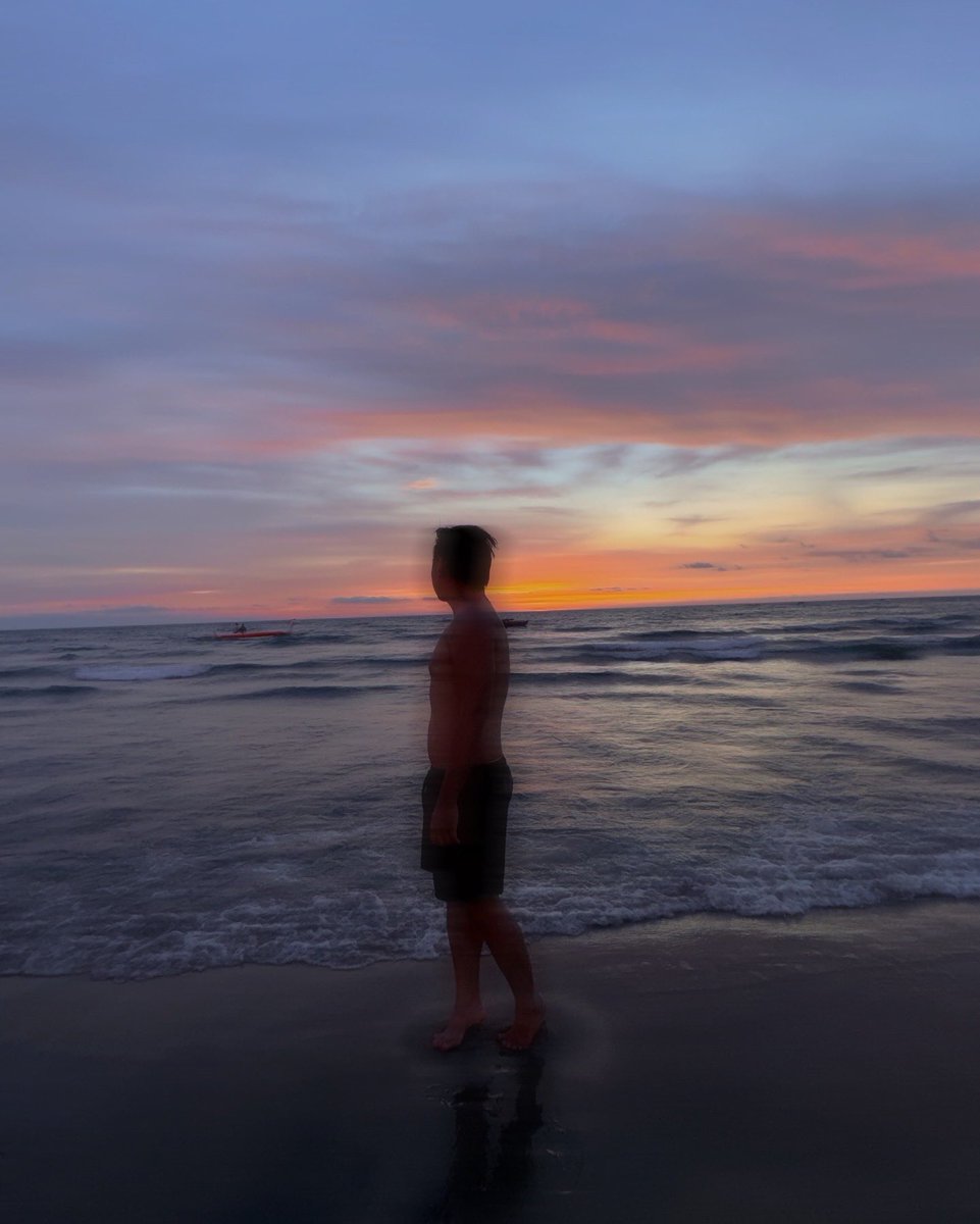 brianbony's tweet photo. eternal sunset and tan line 🌊☀️ https://t.co/d8In0FDfwN
