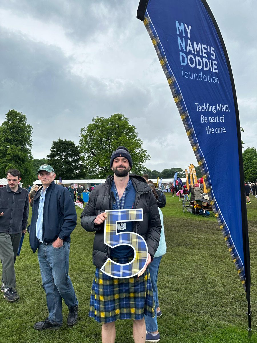 ⭐ New World Record Alert ⭐ Stephen ran the Edinburgh marathon yesterday in a rapid 3:17.48! As you might have noticed, his outfit isn't your typical lightweight running setup, however it means that he now holds the record for the fastest marathon in full highland dress 💪🤩