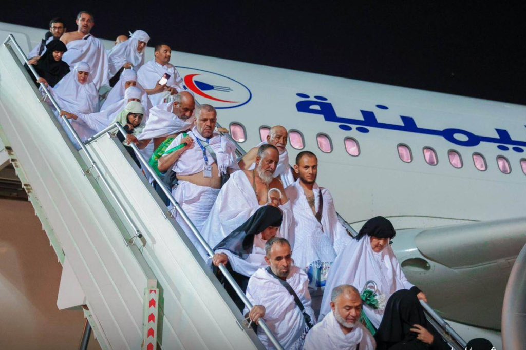 sameer_alnamri's tweet photo. تكلفة الحج للحجاج اليمنيين لعام 2024: 

 تكلفة السفر بالطيران 17,650 ريال سعودي (ما يعادل حوالي 4,700 دولار أمريكي) و (ما يعادل حوالي 2 مليون و 491 الف ريال/ صنعاء) و (ما يعادل حوالي 8 مليون و 295 الف ريال/ عدن) 

تكلفة السفر البري 15,600 ريال سعودي (ما يعادل حوالي 4,150 دولار أمريكي) و(ما يعادل حوالي 2 مليون و200 ألف ريال/ صنعاء) و (ما يعادل حوالي 7 مليون و324 الف ريال/ عدن).