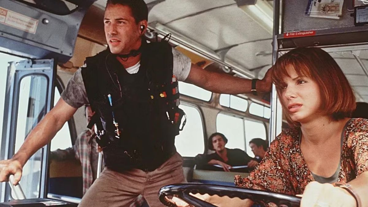 hobby_consolas's tweet photo. Keanu Reeves y Sandra Bullock no son los únicos que quieren #Speed3: otro actor se uniría, aunque con condiciones. #HobbyCine https://t.co/vmYOcmk3m1 https://t.co/JxKzxhtwhQ