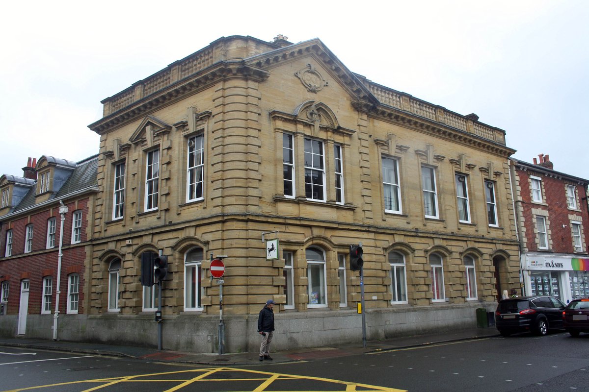 Salisbury, Wiltshire. Lloyds Bank. Frontage to Blue Boar Row, 1869 (1); Frontage to Castle Street, 1901 (2). Robust Baroque. Photos: 19.09.2023. #Salisbury #Wilshire #bank