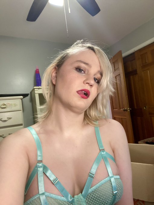 Do you think my look could kill?? 😋😜 https://t.co/2VgTqLxGHS