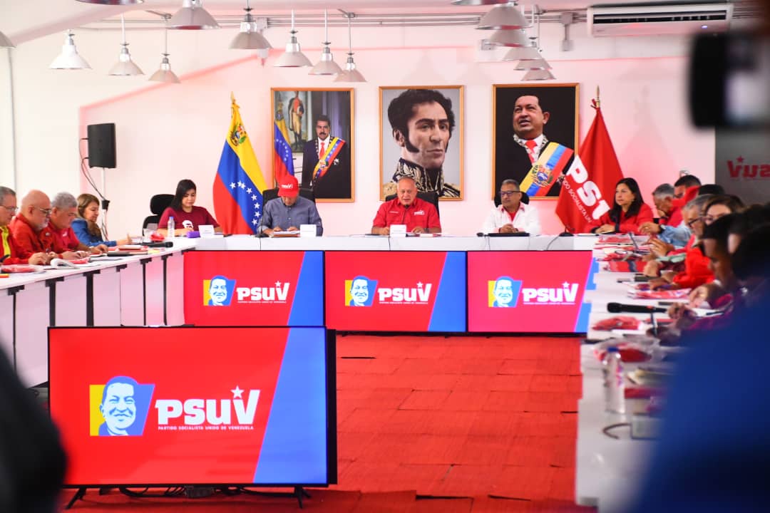 'El pueblo es el principal asesor de la Revolución Bolivariana, este pueblo sí sabe cómo hacer las cosas y cómo no hacerlo', Diosdado Cabello. @dcabellor #LasCallesSonDelPueblo