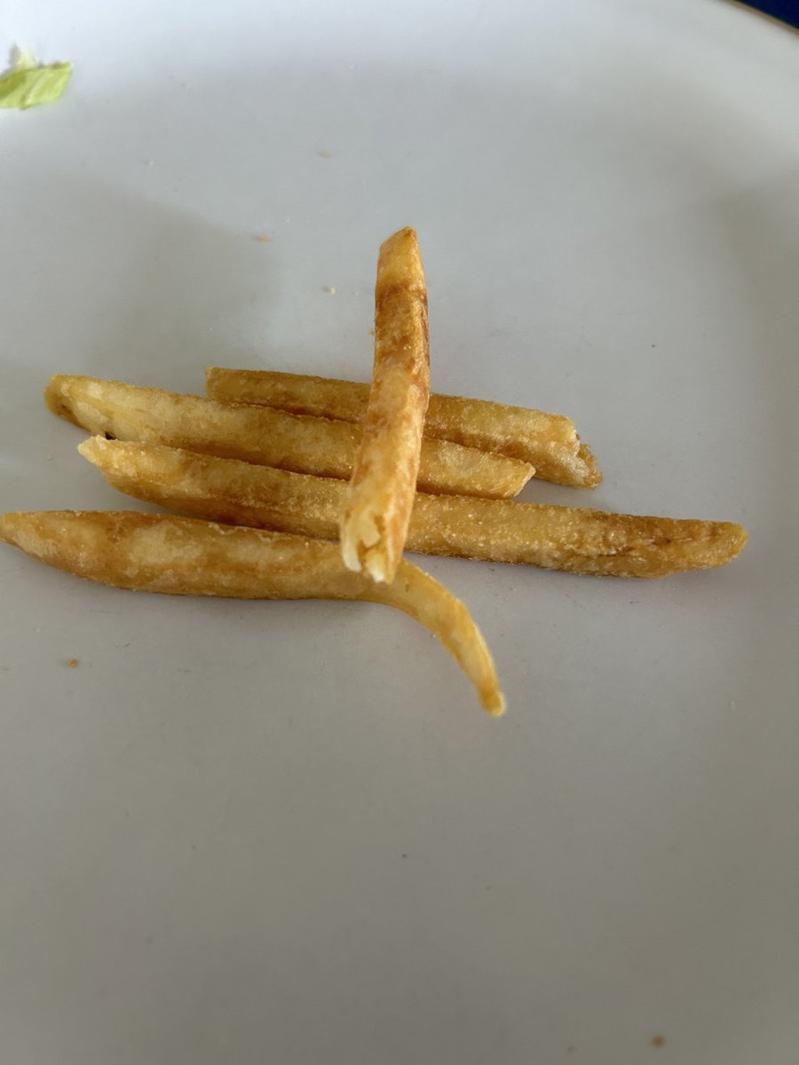 gillianthomson8's tweet photo. @McDonaldsUK we have just had the worst meal ever from your Longtown Road branch in Dundee. The burgers were stale and dry and I have never seen fries like this from any McDonalds. They were so over cooked there was nothing left inside. https://t.co/nvG0JjDsEk