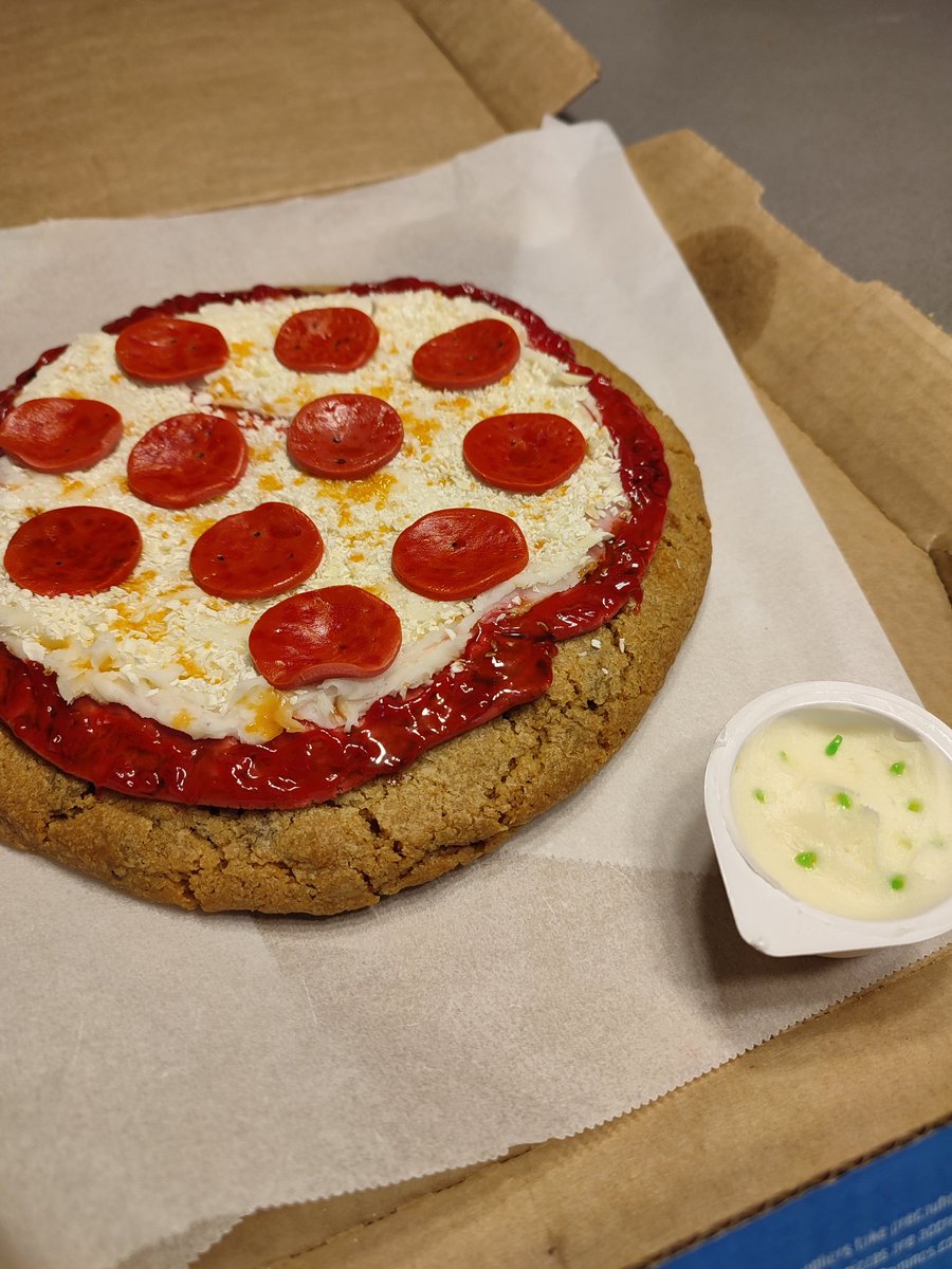 Portfolio_GP's tweet image. Giant birthday cookie for my pizza addict middle child 
#cake