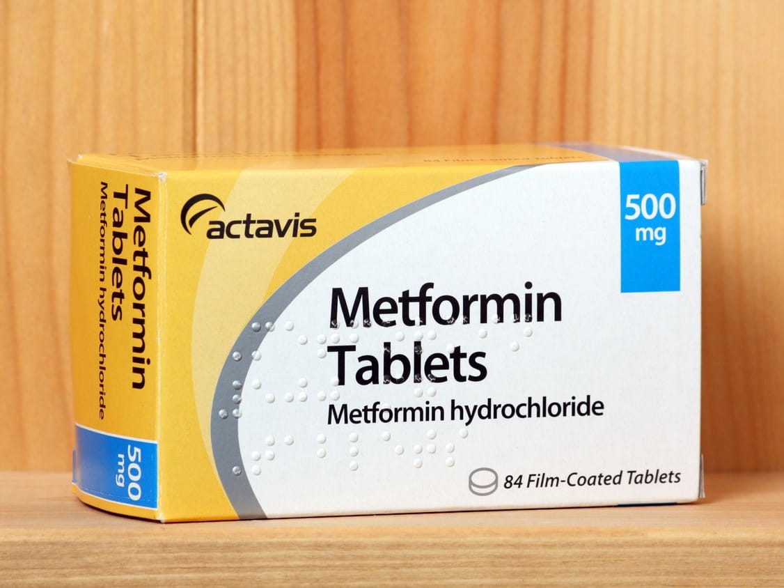 💊 Metformin can increase the risk of lactic acidosis when used with iodinated contrast agents due to its effect on renal function.

🚨 Most guidelines recommend temporarily discontinuing metformin at least 48-96 hours before iodinated contrast exposure to minimize the risk.