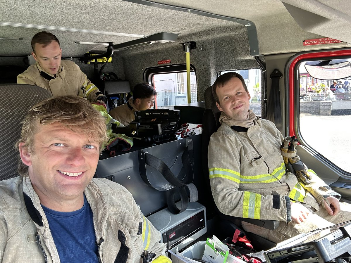📟 Called out today to a suspected building fire along with @StAnnesFire 🔥 Building checked thoroughly using thermal imaging cameras and deemed safe for residents to return. 🚒 Todays Lytham crew: 👨‍🚒 Rory, Paul OB, Snappers, Oli and Watch Mgr PAUL F (not in pic) #Lytham