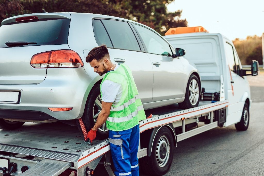 SafeCarHauling's tweet photo. Professional car transport services offer convenience, expertise, and cost savings. They handle all types of vehicles ensuring safe delivery. By entrusting professionals, you can avoid accidents and delays, making the transportation hassle-free. https://t.co/uV8ra0ssYq