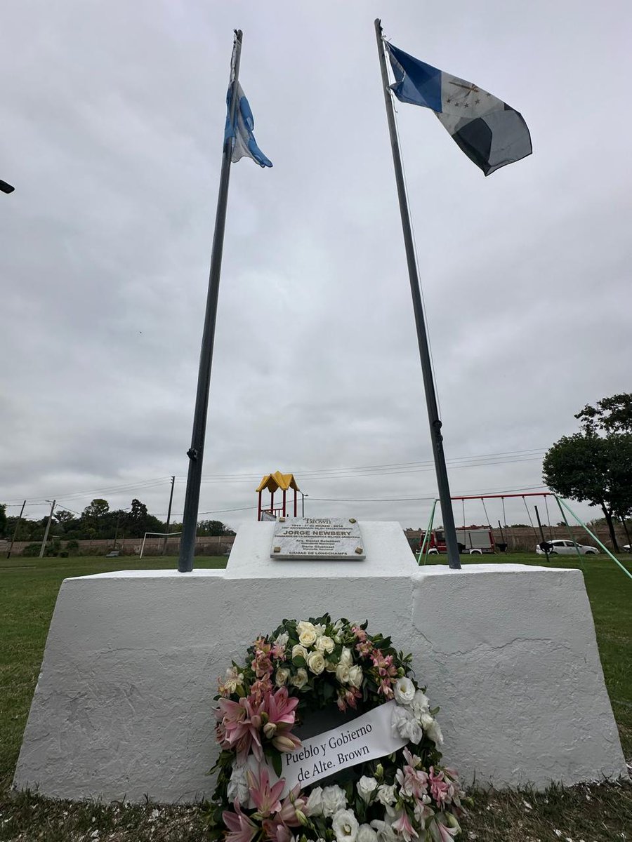 Un día como hoy pero de 1875 nació Jorge Newbery, pionero de la aviación, destacado deportista, funcionario, ingeniero y hombre de ciencia. Junto con el Instituto Newberiano lo homenajeamos con esta imagen del monumento en su honor en Longchamps, Cuna de la Aviación Sudamericana.