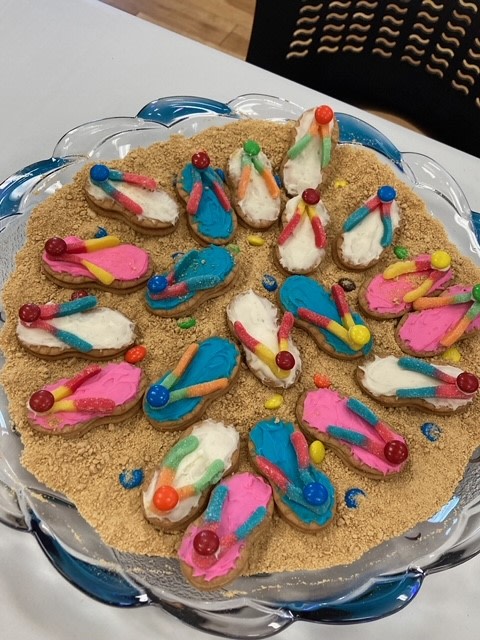 Step into summer style and celebrate National Flip Flop Day with Lafayette Seniors on  May 29🌞👣 Wear your favorite flip flop and enjoy a delicious smoothie 🍹
Registration is required for supplies:
bit.ly/NationalFlipFl…