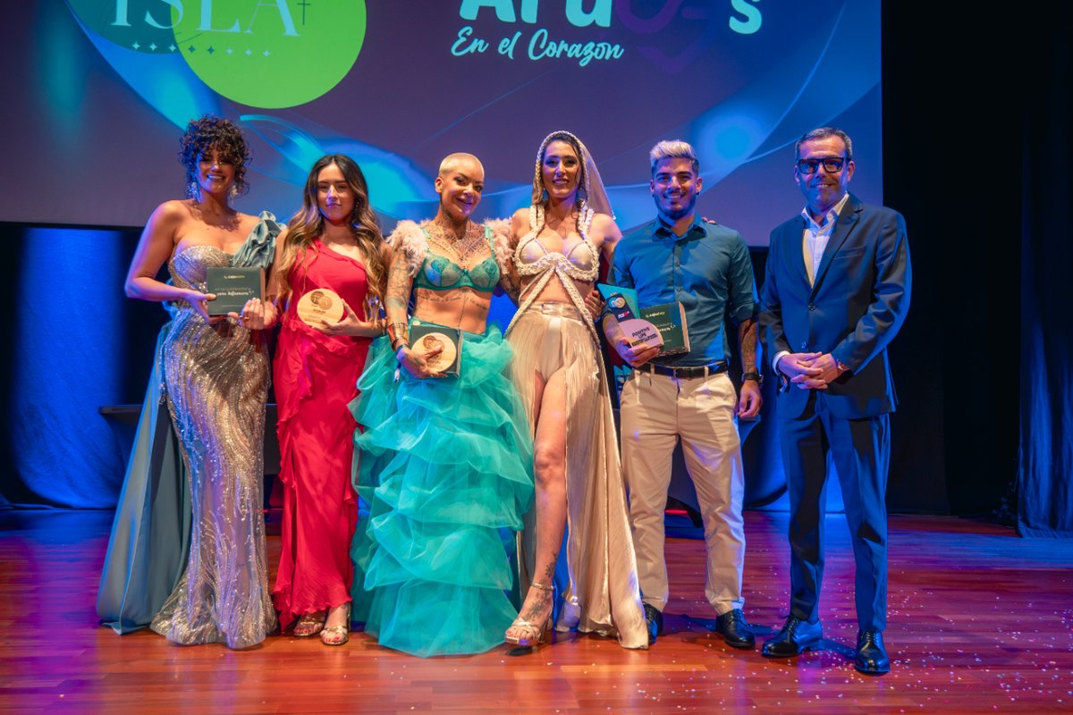 ¡Asistimos a la III Edición de Premios Isla en Arucas! 📸 Estos galardones organizados por @islainfluencia con la colaboración de #Cajasiete buscan reconocer el trabajo de los creadores de contenido en Canarias. ¡Nos vemos el próximo 15 de junio en la sede de Tenerife! 💚