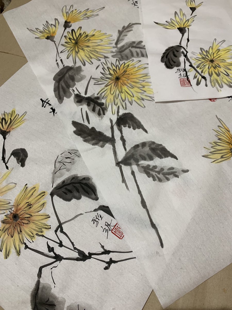 Chrysanthemums. Ink and watercolour on rice paper. #chrysanthemums #ricepaperpainting #japaneseart #chineseart #japanesecalligraphy #japanflowers #sumiart