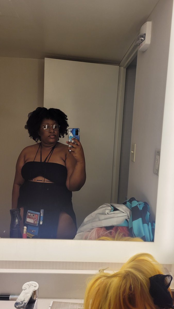 Haven't posted on here in forever but I'm alive (idk) and went to my first con.