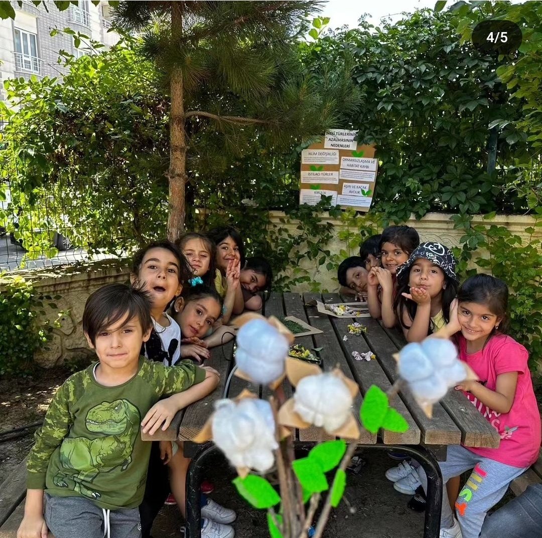 Batmancamlitepe's tweet photo. Eko-okullar projesi kapsamında, Dünya sınıfı bitki türlerinin azalma nedenlerini ve azalan bitki türlerini incelediler... 🌳♻️🌸  @tcmeb @BatmanilMEM @Batman_mem_arge @MahmutKurtaran1  @EkoOkullar_TR https://t.co/qrVqRU0VWm