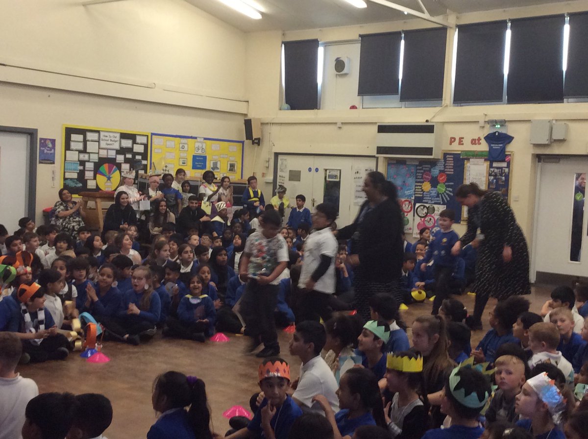 HortonParkSch's tweet photo. We celebrated our Eco-Fashion Week! Each class produced clothing from recycled materials and then we show cased these at our fashion show! #WeExceed #Ecofashionshow https://t.co/1jOCenMkcF