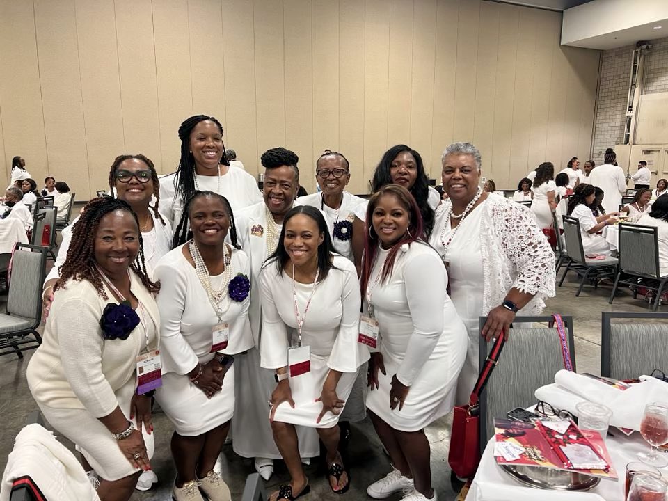 DSTBakersfield's tweet image. What an incredible time we had at the 54th Farwest Regional Conference in Honolulu, Hawaii! Sorors from near and far came to share knowledge, celebrate achievements, and strengthen our bonds. Thanks to in person &amp;amp; virtual attendees who embraced the ALOHA experience.
#FarwestFirst