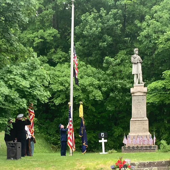 SDSuetterlein's tweet photo. Fear not that ye died for naught,
   The torch ye threw we caught!
Ten millions hands will hold it high,
   And Freedom’s light will never die!
We’ve learned the lesson that ye taught
    In Flanders’ fields. https://t.co/uWfJE67Ioe