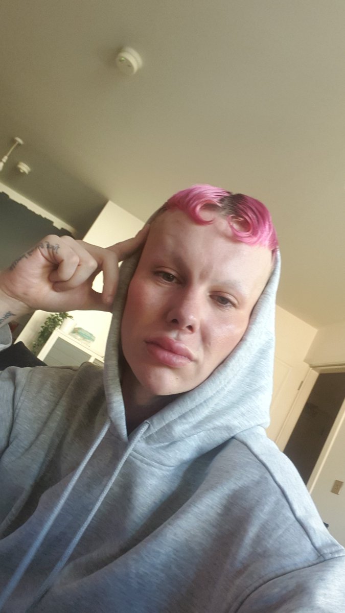 isthatlavender's tweet image. Pink hair for GAG CITY secured 🏴󠁧󠁢󠁳󠁣󠁴󠁿 See you on Wednesday Nicki