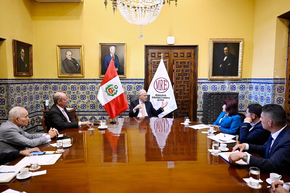 Esta mañana me reuní con la gobernadora de Lima, Rosa Vásquez, quien manifestó el interés del @GORELIMA en trabajar junto a la Cancillería en el marco de #APECPERÚ2024 y sumarse a la iniciativa APEC Ciudadano. 

¡Todos los esfuerzos son bienvenidos! 🇵🇪